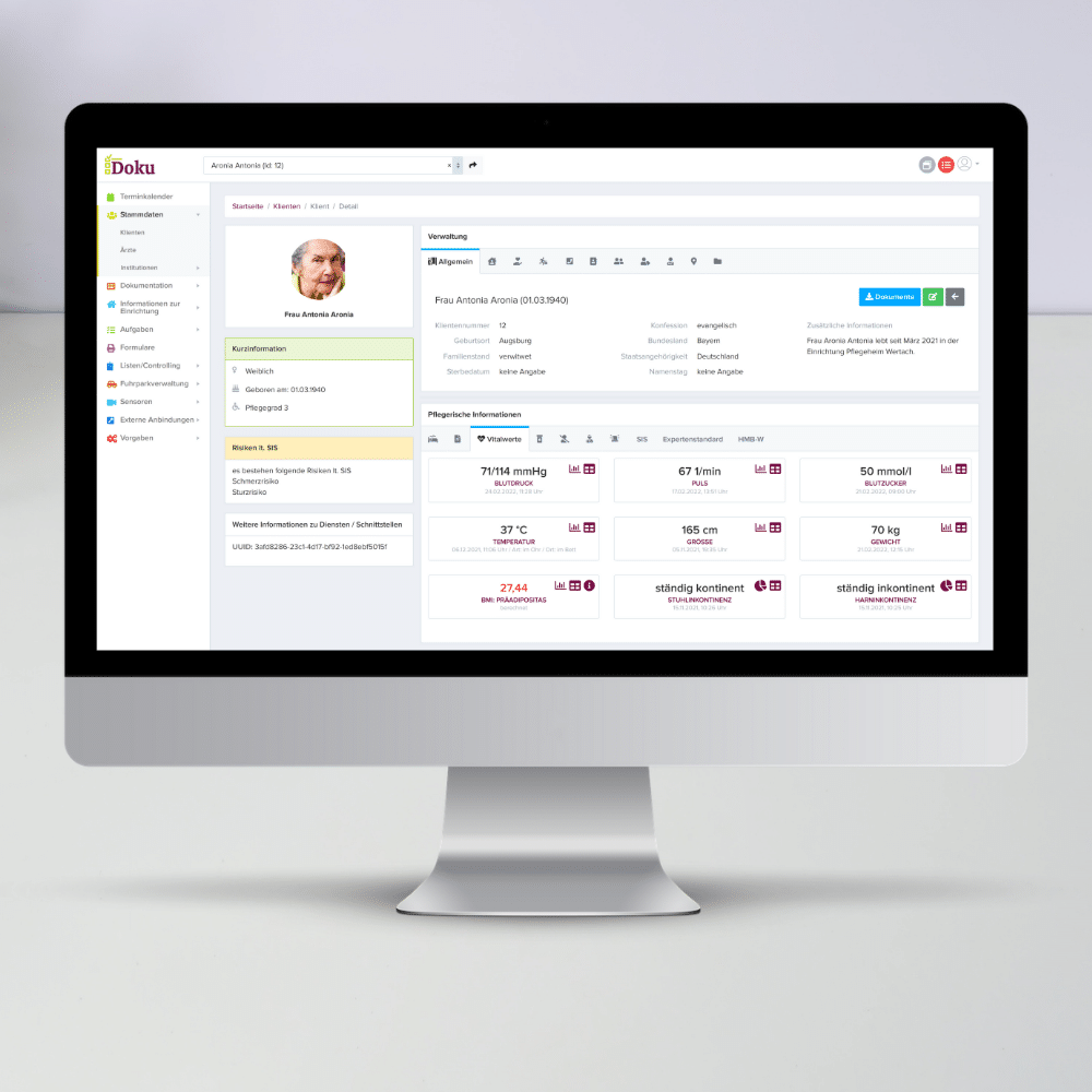 Monitor mit geöffneter MCD Doku-Webseite, auf der Patienteninformationen angezeigt werden
